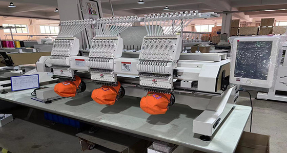 Máquina automatizada automática do bordado para a tela principal dos tampões das camisetas 4