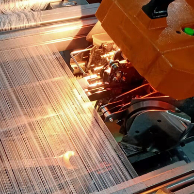 Nó do fio do estiramento que amarra o equipamento auxiliar automático da máquina
